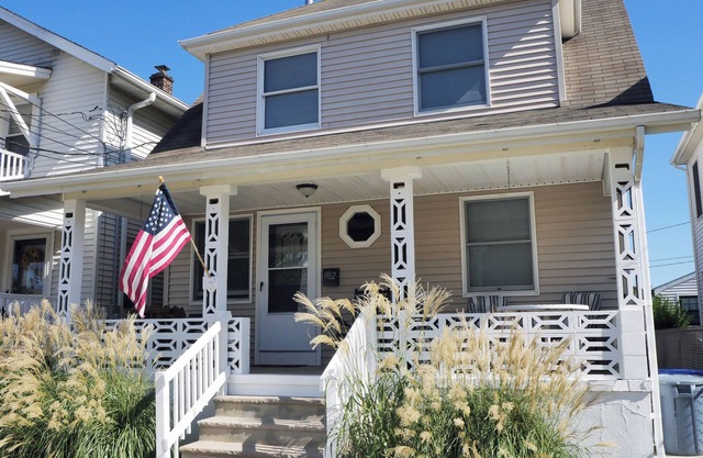 Belmar, NJ - 1 Block to the Beach!!