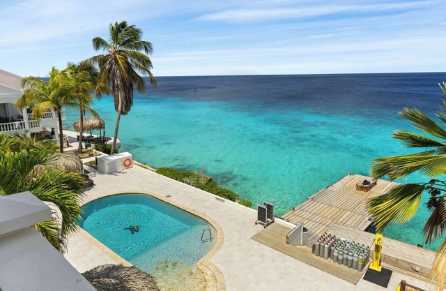 Belmar Oceanfront Apartments 21 right on the ocean with diving facilities