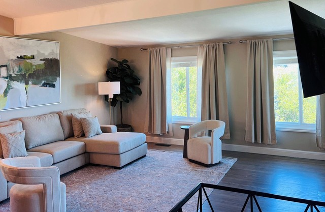 Belmont 4bedroom GEM + additional apartment availble