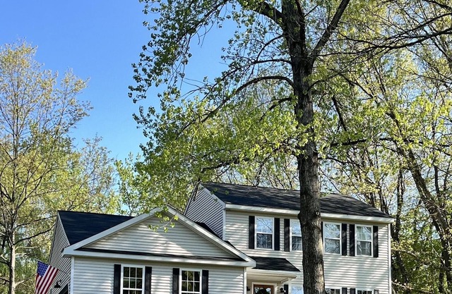 Saratoga Home - short drive to Racetrack, Downtown, and Saratoga Lake