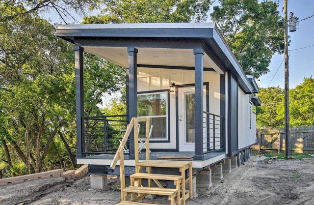 NEW! Belton Lake Tiny House w/ Shared Pool & View