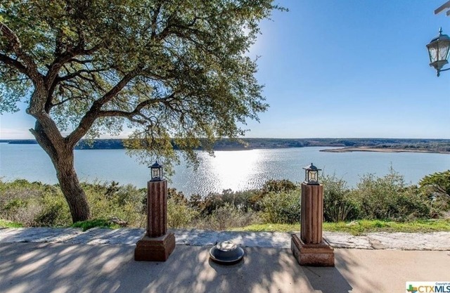 Belton Lake views, large patio, pool table! 3 bed,2 bath with 4th bedroom option
