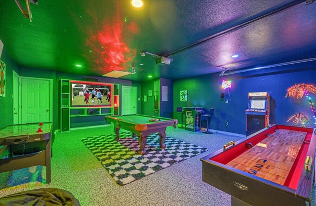 Belton Lakeview | Game Room | Hot Tub | Fireplace