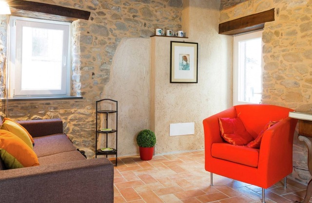 Geräumiges Ferienhaus in Pescaglia mit Terrasse