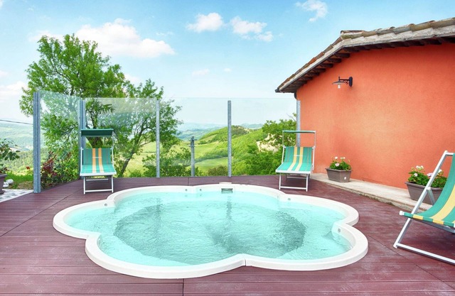 Wunderschöne Villa in Sant'Angelo in Vado mit Pool