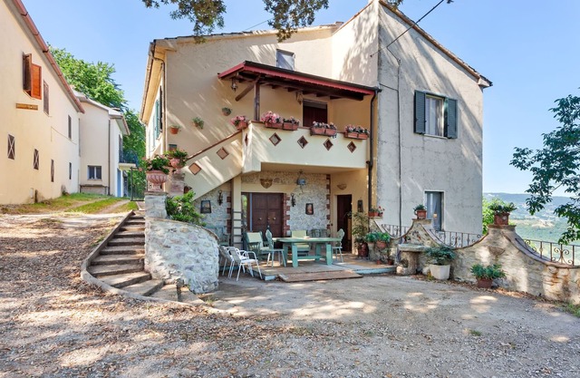 Malerische Wohnung in Stroncone mit Garten