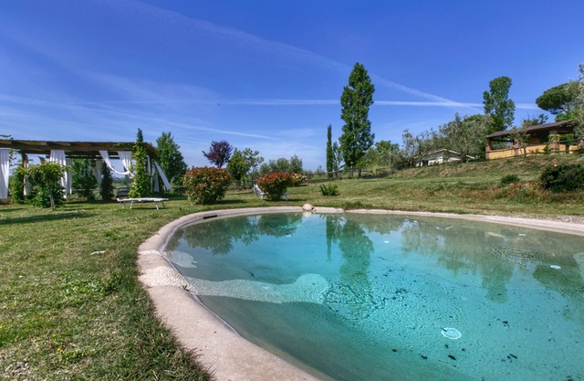 Moderna casa de campo con piscina