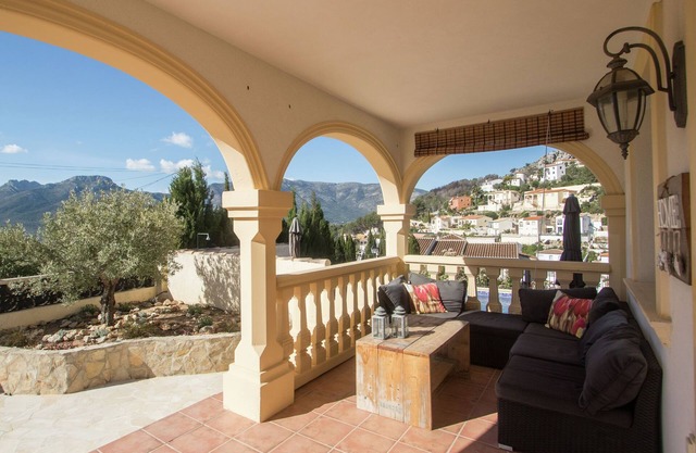 Atemberaubendes Ferienhaus mit eigenem Pool in Alcalali