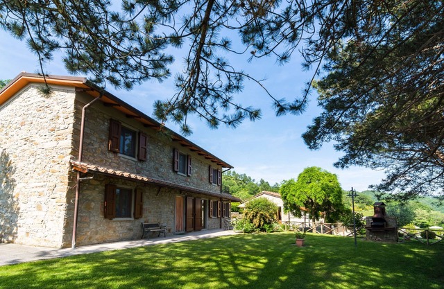 Wunderschönes Ferienhaus in Dicomano mit Schwimmbad
