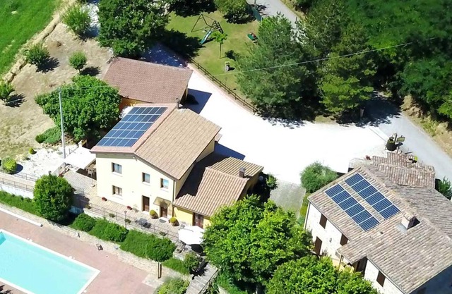 Majestätisches Ferienhaus in Mergo mit privatem Pool