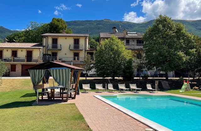 Einladendes Ferienhaus in Assisi mit Swimmingpool