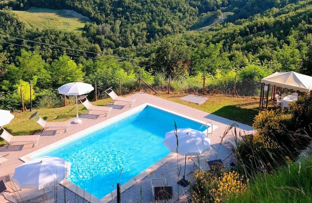 Vintage-Villa in Acqualagna mit Swimmingpool