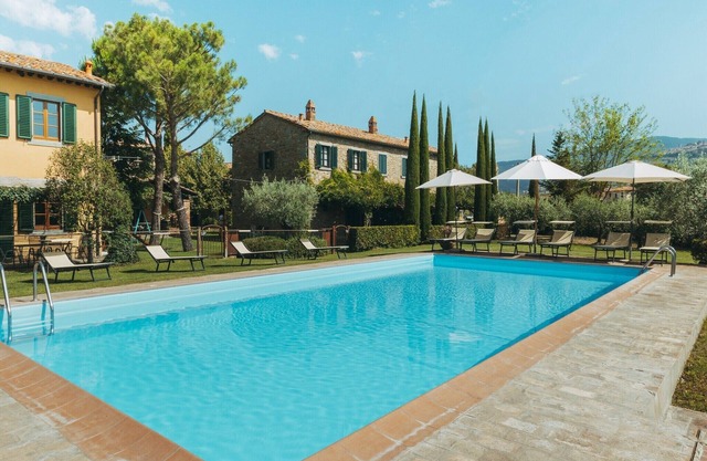 Bauernhaus in Cortona mit Schwimmbad