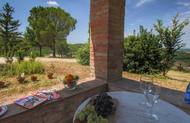 Elegantes Cottage in der Toskana mit Seeblick