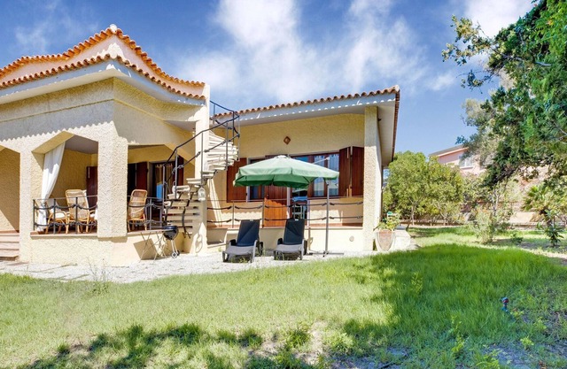 Ferienhaus am Strand in Siniscula mit privatem Garten