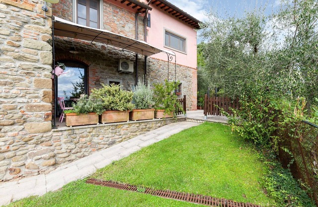 Grazioso Agriturismo a Pian di Scò con Barbecue