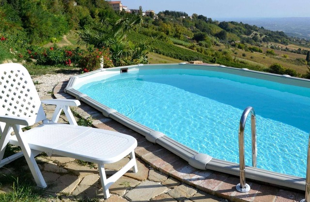 Erstaunliche Wohnung in Cupramontana mit Swimmingpool