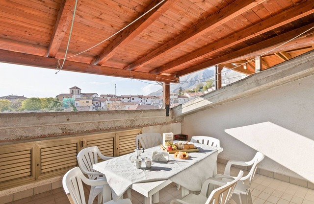 Schönes Sommerhaus im Sirente Velino Park, mit Panoramaterrasse