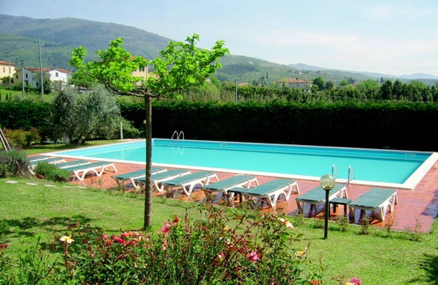 Traditionelles Bauernhaus mit Garten bei Pistoia