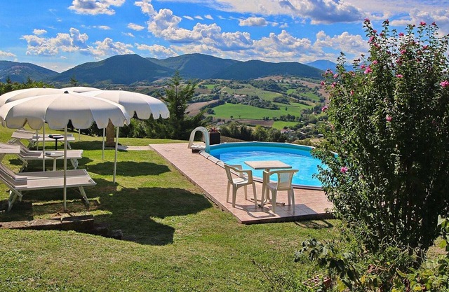 Wohnung mit Schwimmbad, Garten, BBQ und Parkplatz