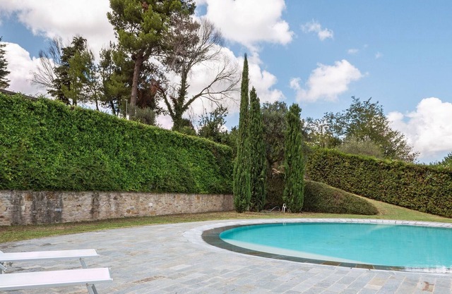 Bezaubernde Wohnung in Mombaroccio mit Swimmingpool