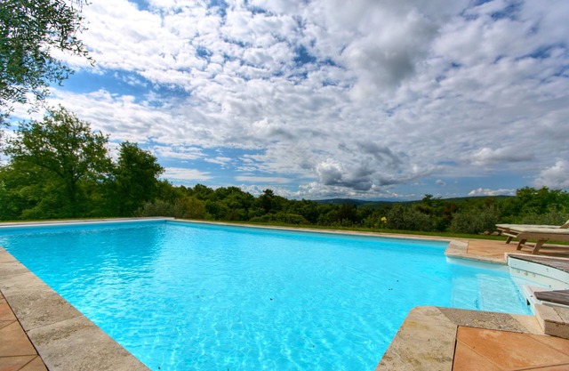 Ländliche Villa mit beheiztem Schwimmbad großer Terrasse und schöner Aussicht