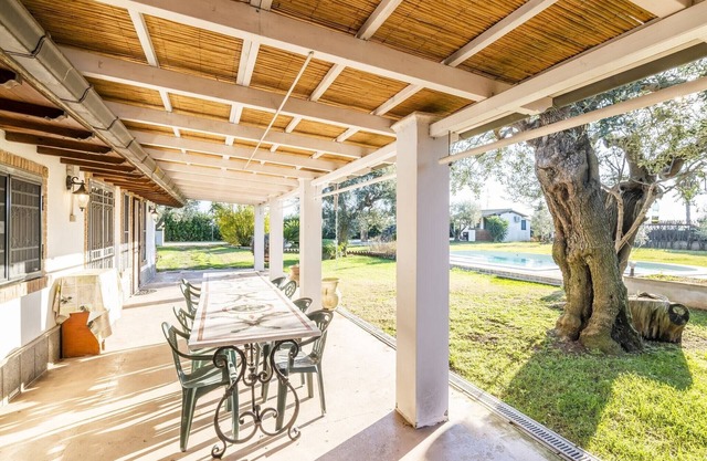 Geschmackvolles Ferienhaus in Anzio mit privatem Pool
