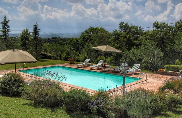 Spezielle Villa mit privatem Schwimmbad, schöne Aussicht.