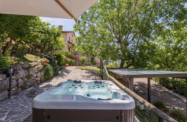 Moderne Villa mit Swimmingpool in Piobbico