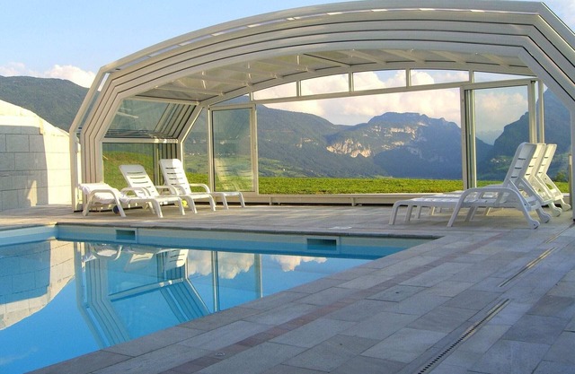 Wohnung in Villa mit Schwimmbad mit Sonnendach