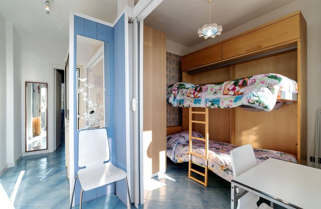 Gemütliche Wohnung in Policastro Bussentino mit Pool