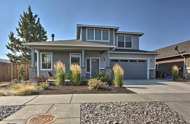 Bend Home w/ Patio + Fire Pits < 3 Mi to Dtwn