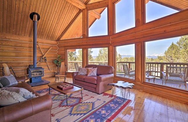 Bend Log Cabin w/ Cascade Mountain Views!