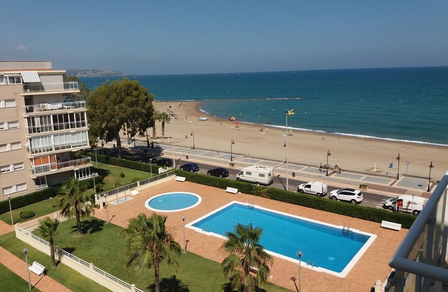 BENICASIM WATERFRONT PENTHOUSE WOHNUNG. PENTHOUSE VOR DEM MEER IN ERSTER LINIE.