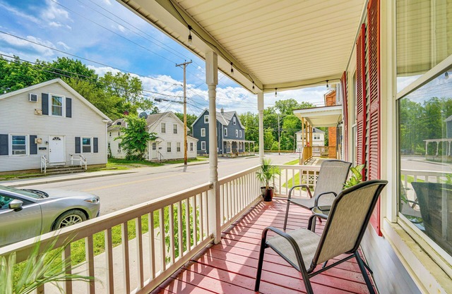 Bennington Gem w/ Smart TV Near Historic District!