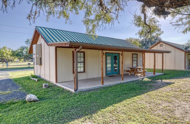 Bent River Cabin #4 @ Frio River Escape