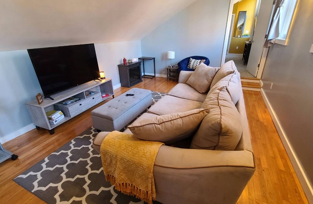 Benton Park Bliss: 2BR Condo to Unwind and Explore