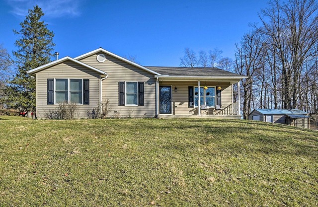 Berkeley Springs Vacation Home w/ Fire Pit!