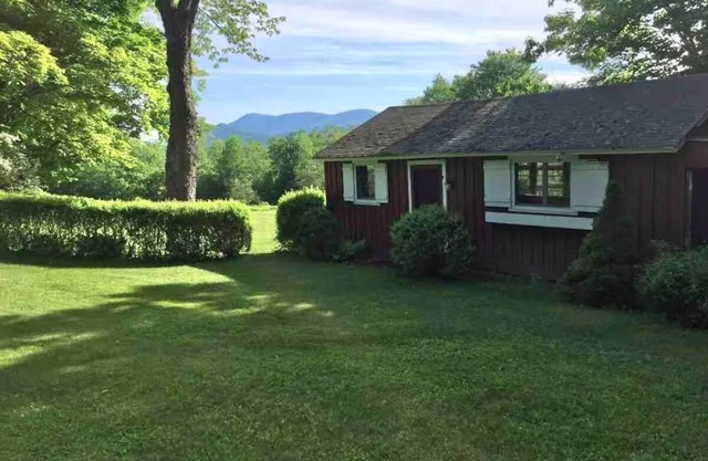 Berkshire Mountain Cottage - Spectacular Views of Mount Greylock