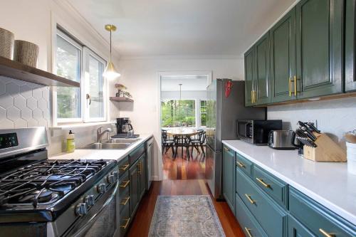 Berkshire Vacation Rentals: Great Barrington Walkable To Lake And Town