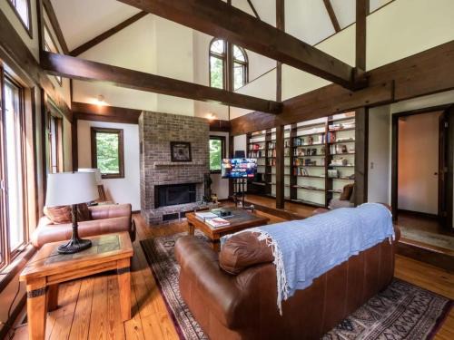 Berkshire Vacation Rentals: Pristine Home In Becket Woods