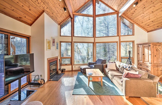 Berkshires Cabin 2 Mi to Appalachian Trail!