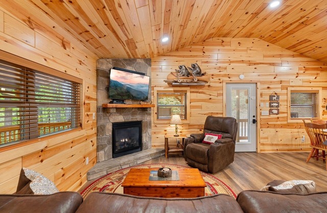 Beside Still Water 2 - 2 Bedrooms, 2 Baths, Sleeps 6 by RedAwning