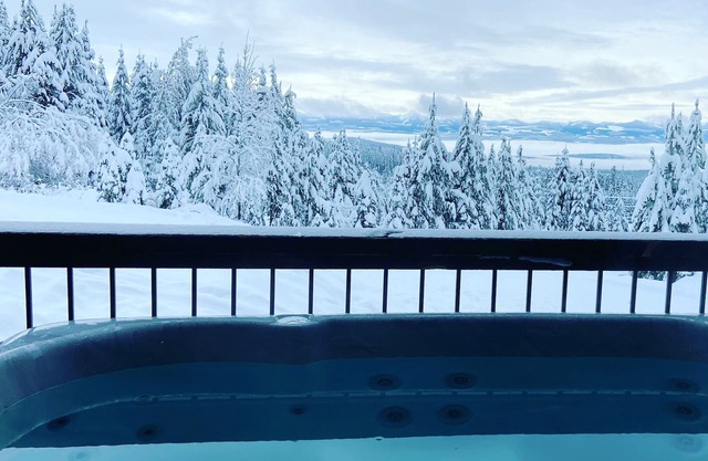 Beste 4-Zimmer Familienfreundliche Ski-In / Ski-Out mit Whirlpool auf Big White