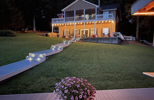 Best Dock on LKG, 7 Bedrooms, 2 Kitchens, 4 Bath, 2 OPEN Boat Slips