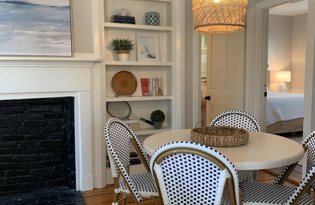 Best Downtown Location!! Monthly 2-BR Apartment with AC/patio/grille/parking!