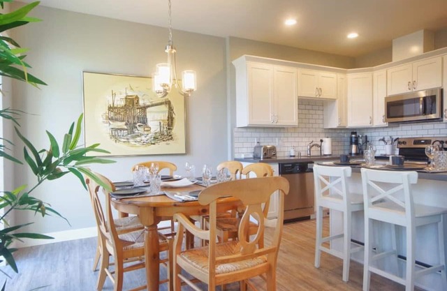 Best House in Parkland. 4br Sleeps 10. Brand New!