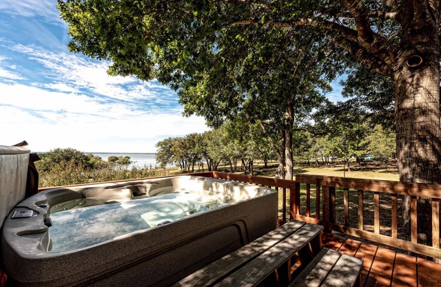 Beste Seeseite, Amazing Sunset Home am Lake Whitney