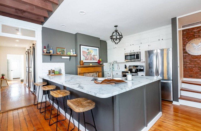 Best Location in Derby City- 2 story porch & hot tub