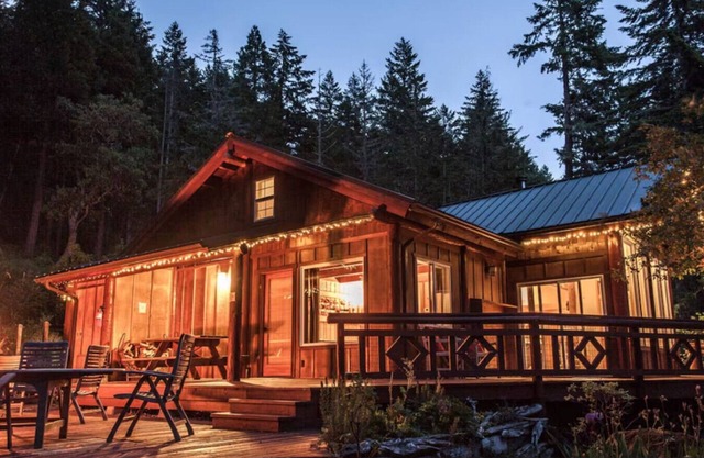 Best Location in Oakridge: Lake and Mountain Views
